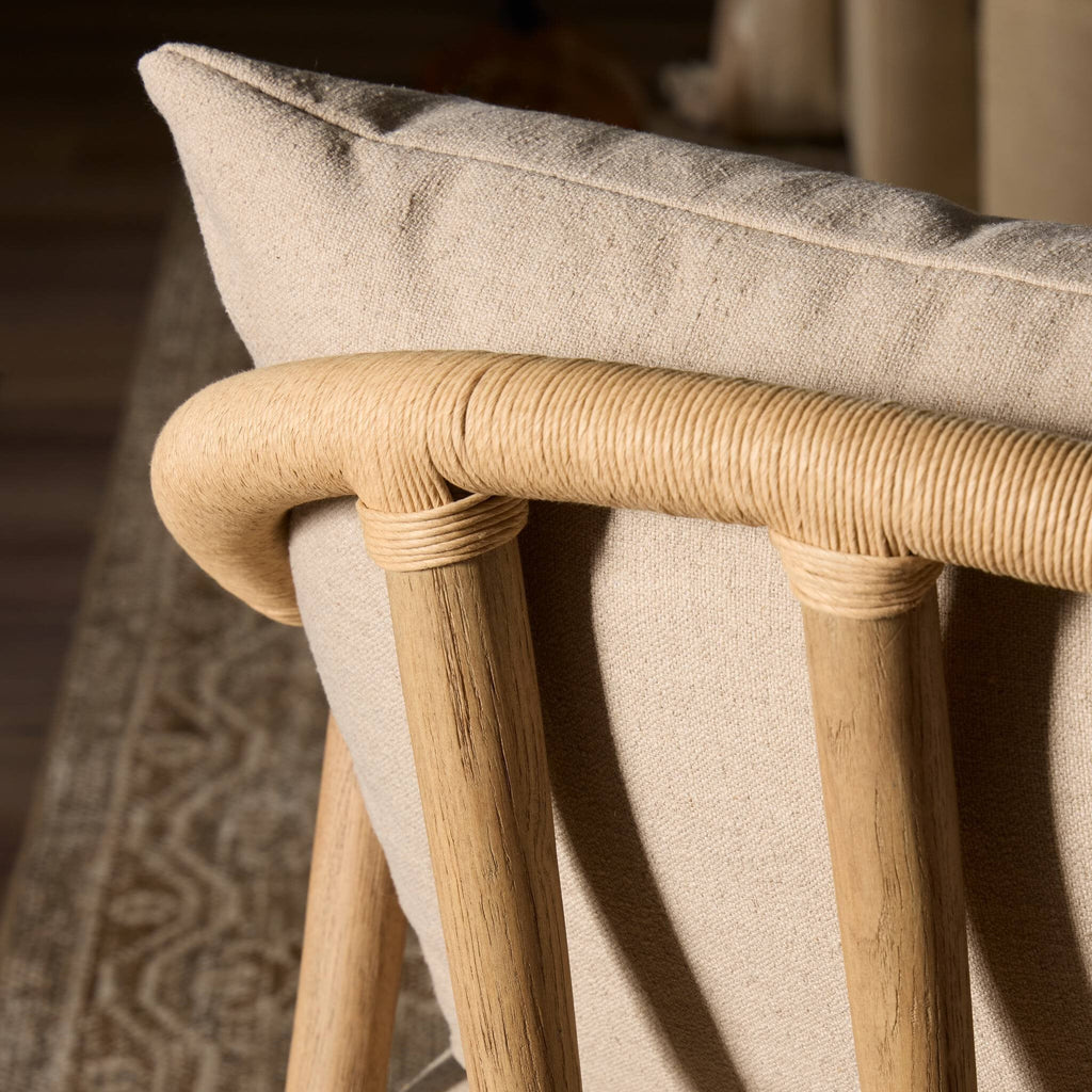 Chaise Parvin