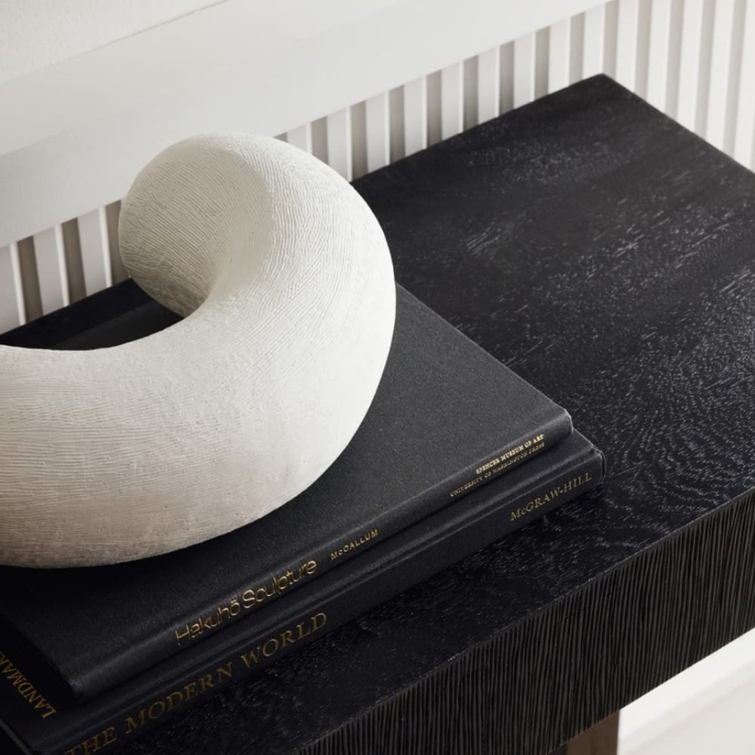 Sculptures Kanzi d'Arteriors, lot de 2